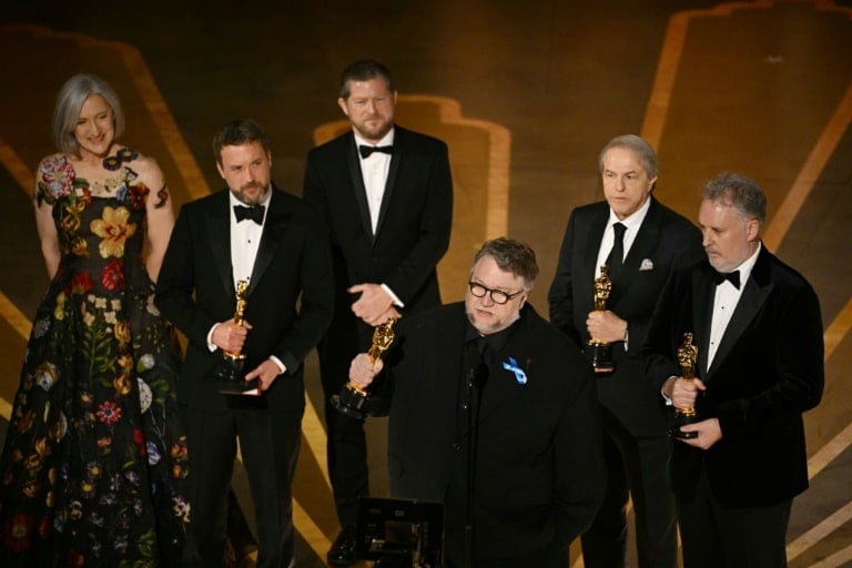 ¡Aplausos al mexicano! Guillermo Del Toro se lleva el Oscar con “Pinocho”