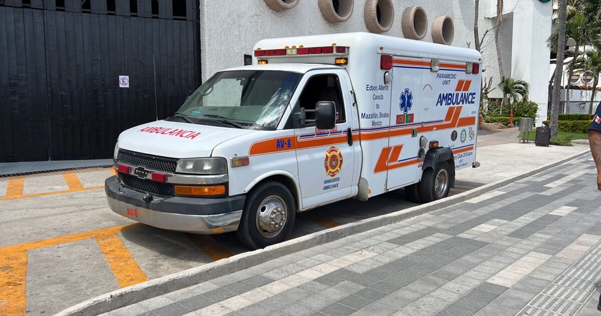 ¡Para prevenir! Acercan Bomberos Veteranos una ambulancia a la altura del Fraccionamiento El Cid