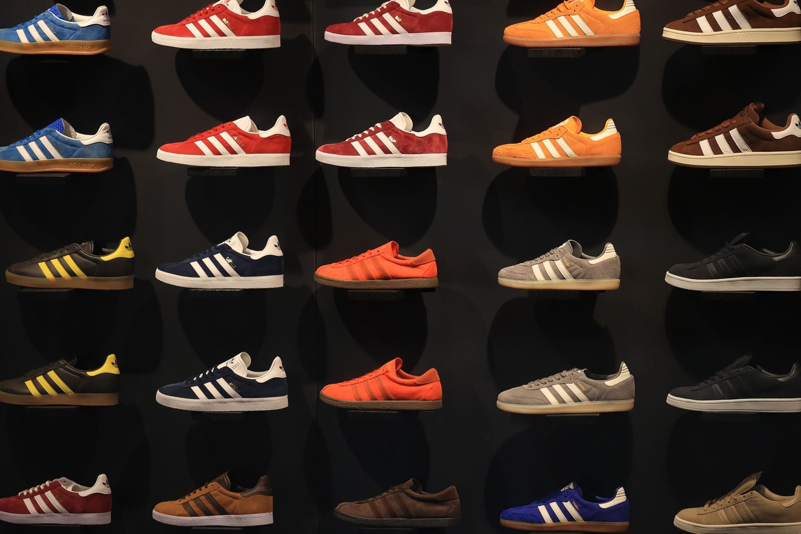 Adidas rematará los tenis Yeezy de Kanye West