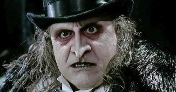 Danny DeVito, El Pingüino en Batman Returns, quiere volver al universo DC
