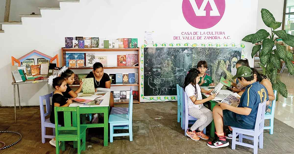 Artistas donan más de 2 mil piezas