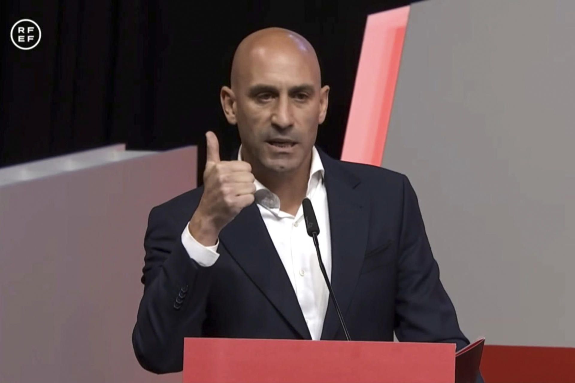 Luis Rubiales emite nuevo comunicado por caso Jenni Hermoso: ‘En ningún momento hubo agresión’