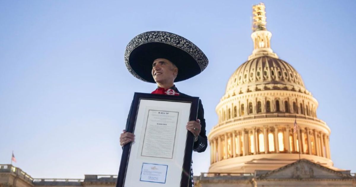 Alejandro Fernández es reconocido por el Capitolio de EU