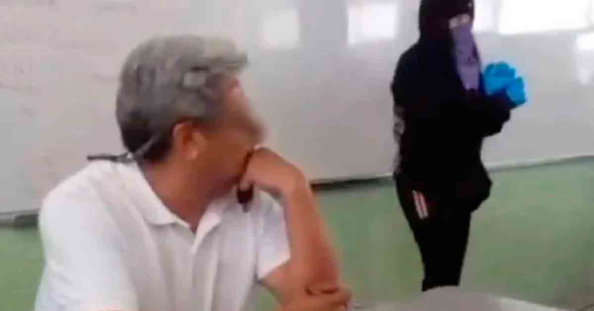 Alumnas de la Voca 8 del IPN propinan golpiza a maestro señalado de acoso sexual