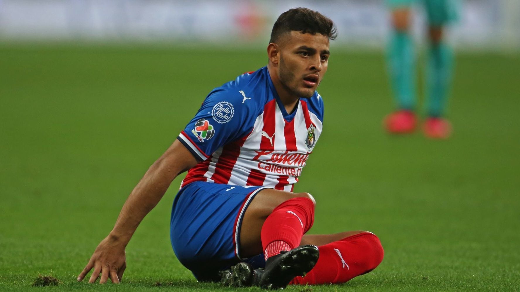OFICIAL: Chivas anuncia la salida de Alexis Vega tras cinco años en el ‘Rebaño’