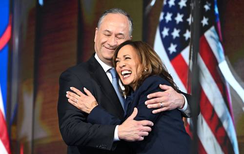Coronan a Kamala Harris candidata demócrata