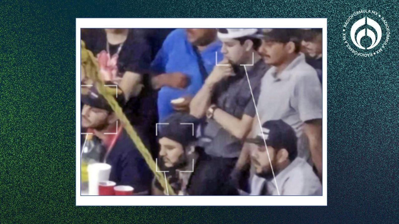 Muestran fotos de sicarios de Los Chapitos en una fiesta; exhiben ‘colección’ de armas