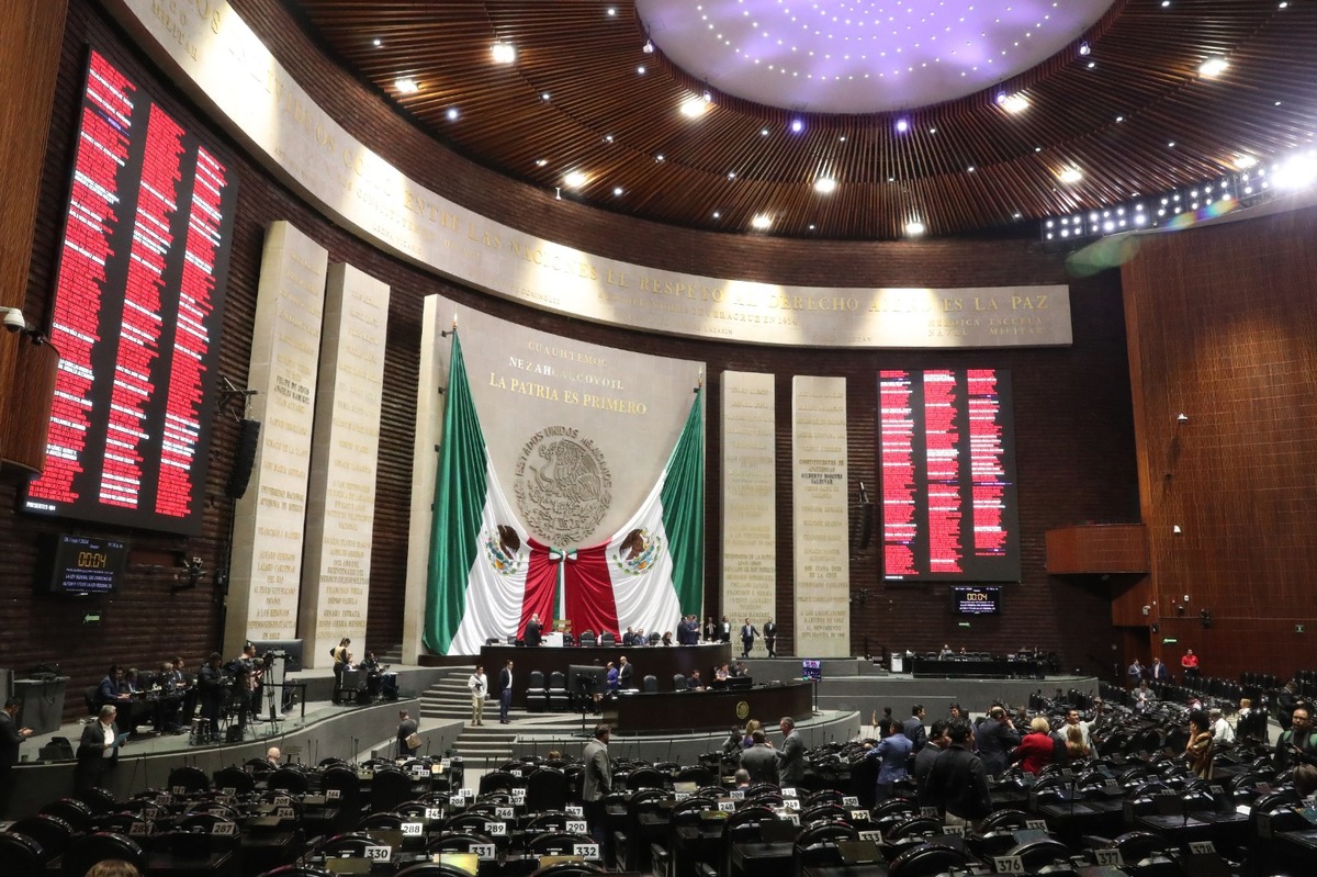 Diputados dan trámite al dictamen sobre extinción de órganos autónomos