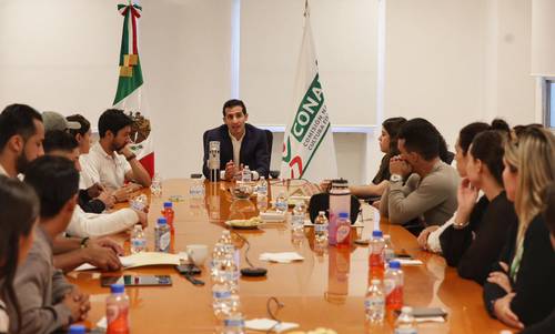 Rommel Pacheco promete pago de becas sin ninguna condición