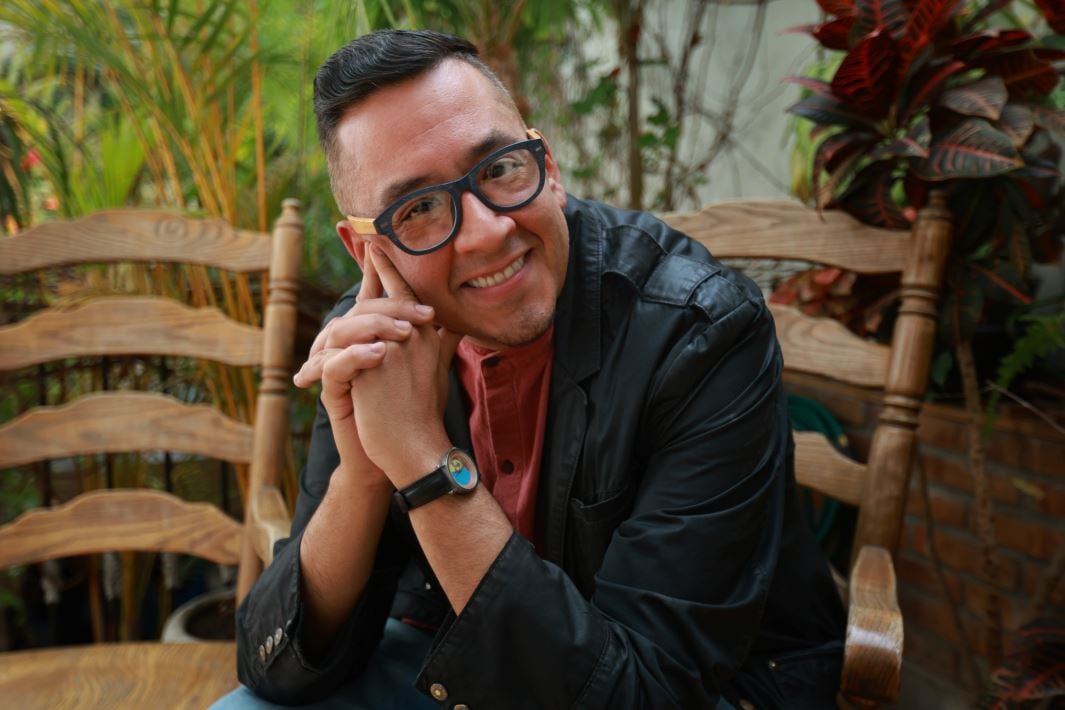 Poesía, una respiración a tres voces, entrevista a Bravo Varela | El Universal