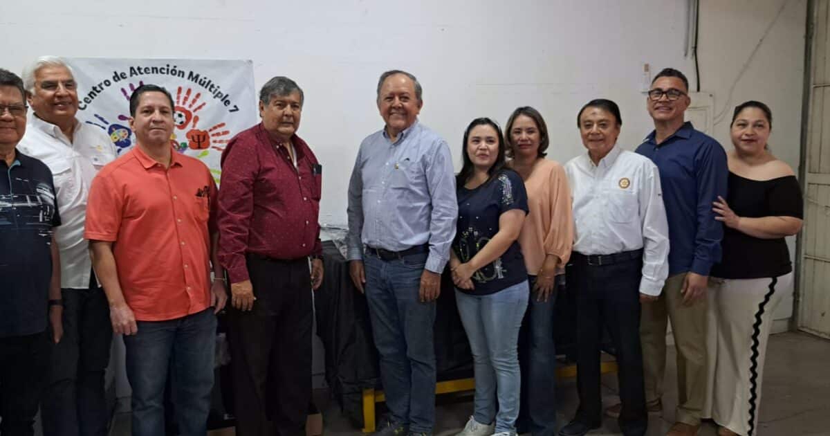 Estudiantes del CAM número 7 reciben donativo del Club Rotario Culiacán Oriente