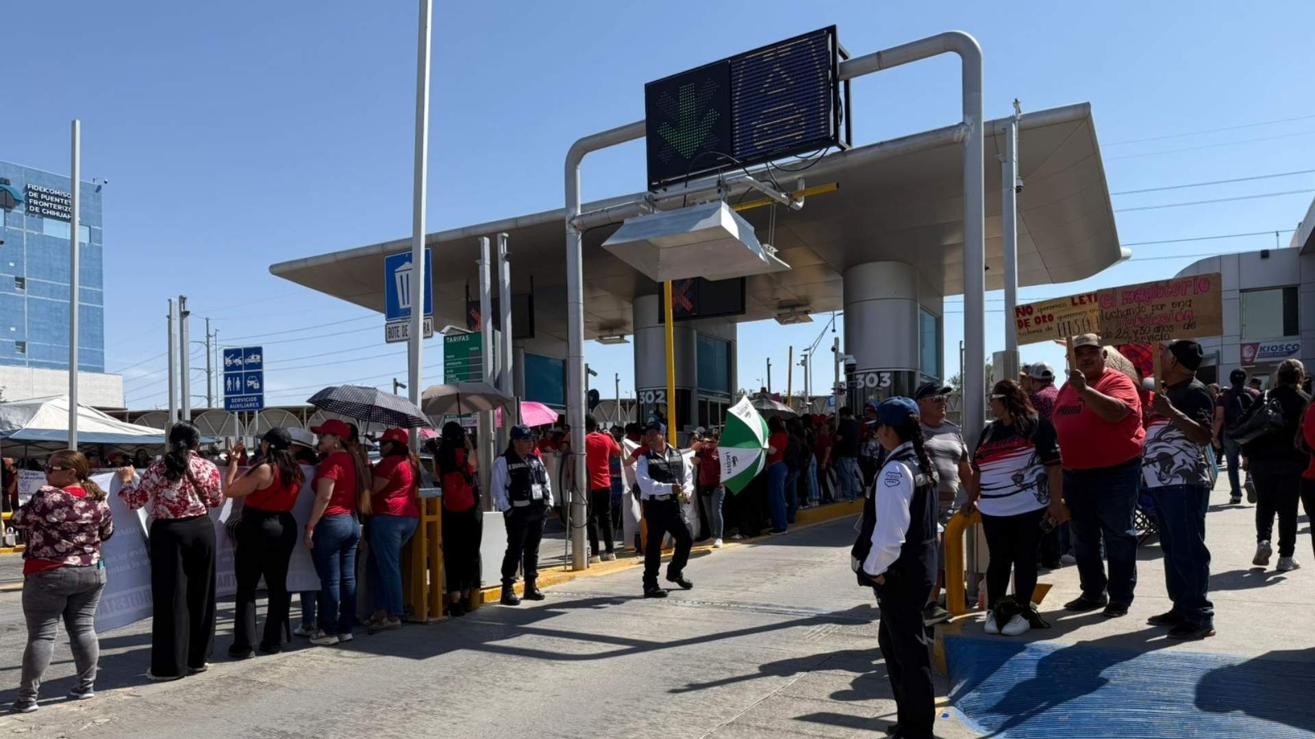 Maestros Liberan Puentes Internacionales en Ciudad Juárez; Se Unen a Huelga Nacional