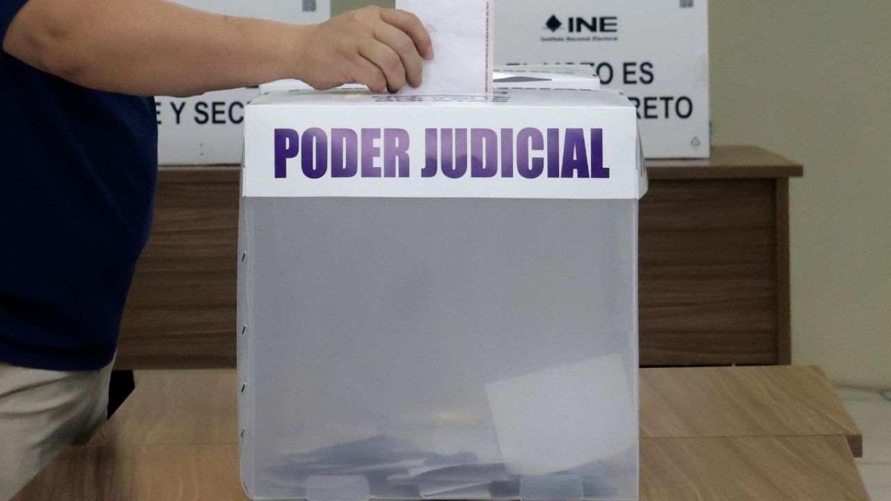 INE recibe denuncias por distribución de "acordeones" para elección judicial