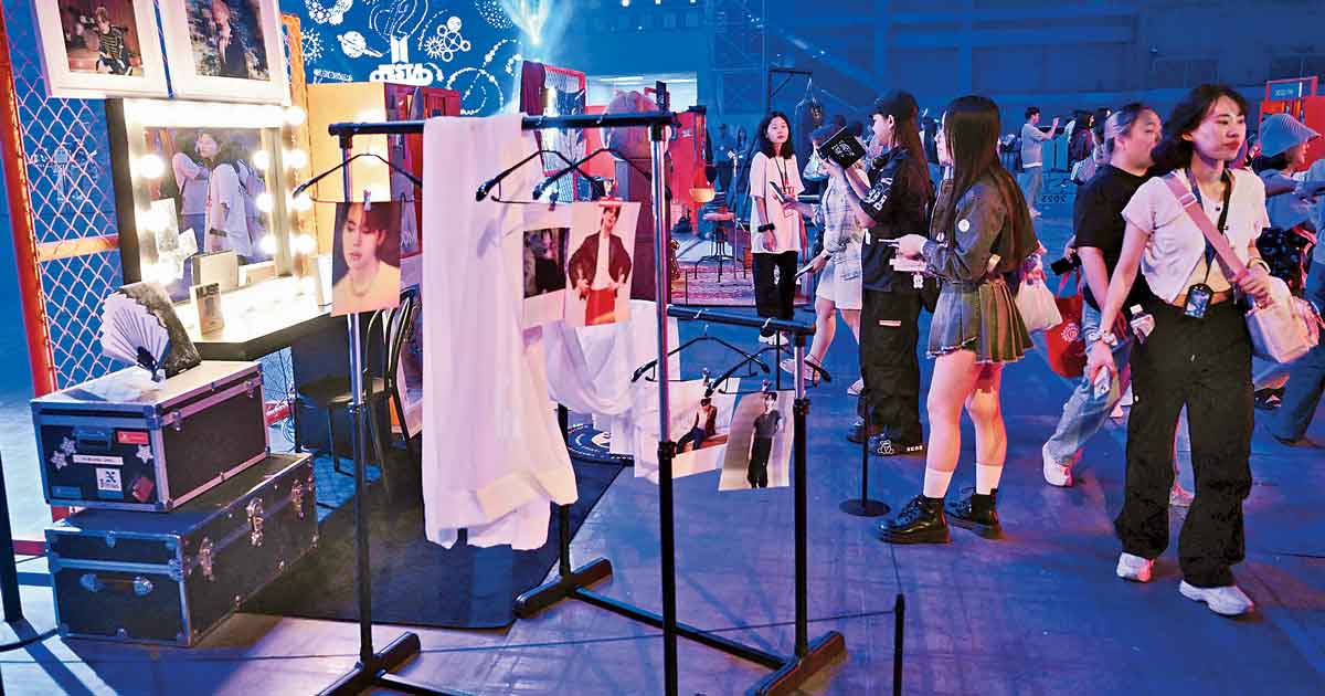 Fans de todo el mundo celebran en Seúl el esperado regreso de BTS