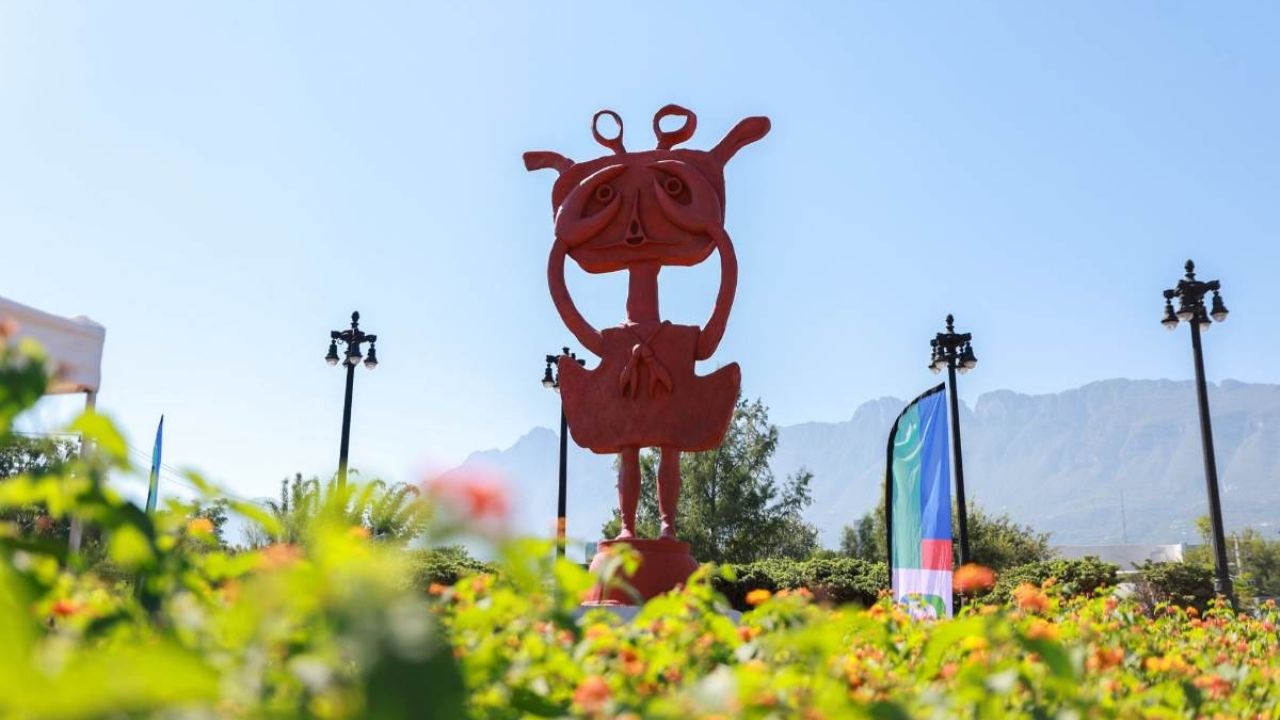 Niña Cangrejo, el nuevo símbolo cultural que conecta a San Pedro y Monterrey