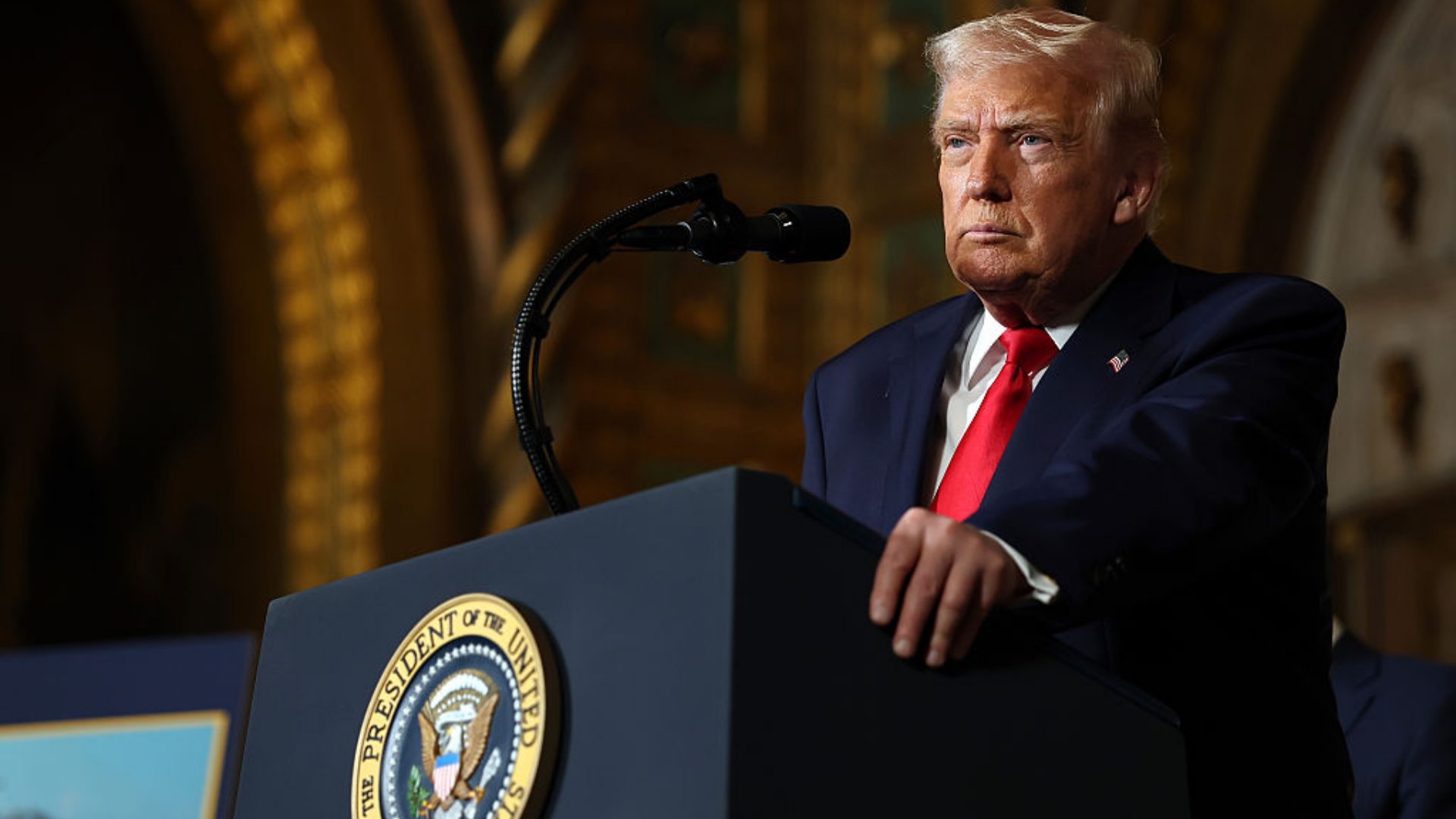 Trump Propuso a Sheinbaum que EUA Elimine los Cárteles; «Algo Habrá que Hacer con México»